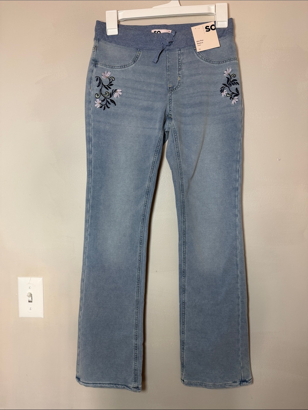 SO NWT Girls Light Blue Stretchy Bootcut Jeans with Floral Embroidery. Size 14